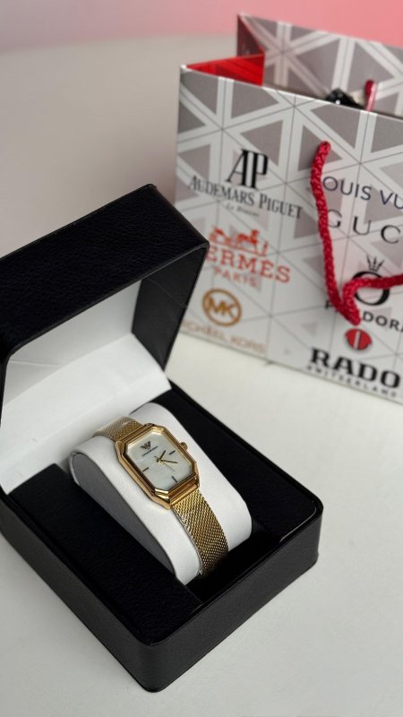 ساعة - Armani مستطيل / شامل علبة و كيس